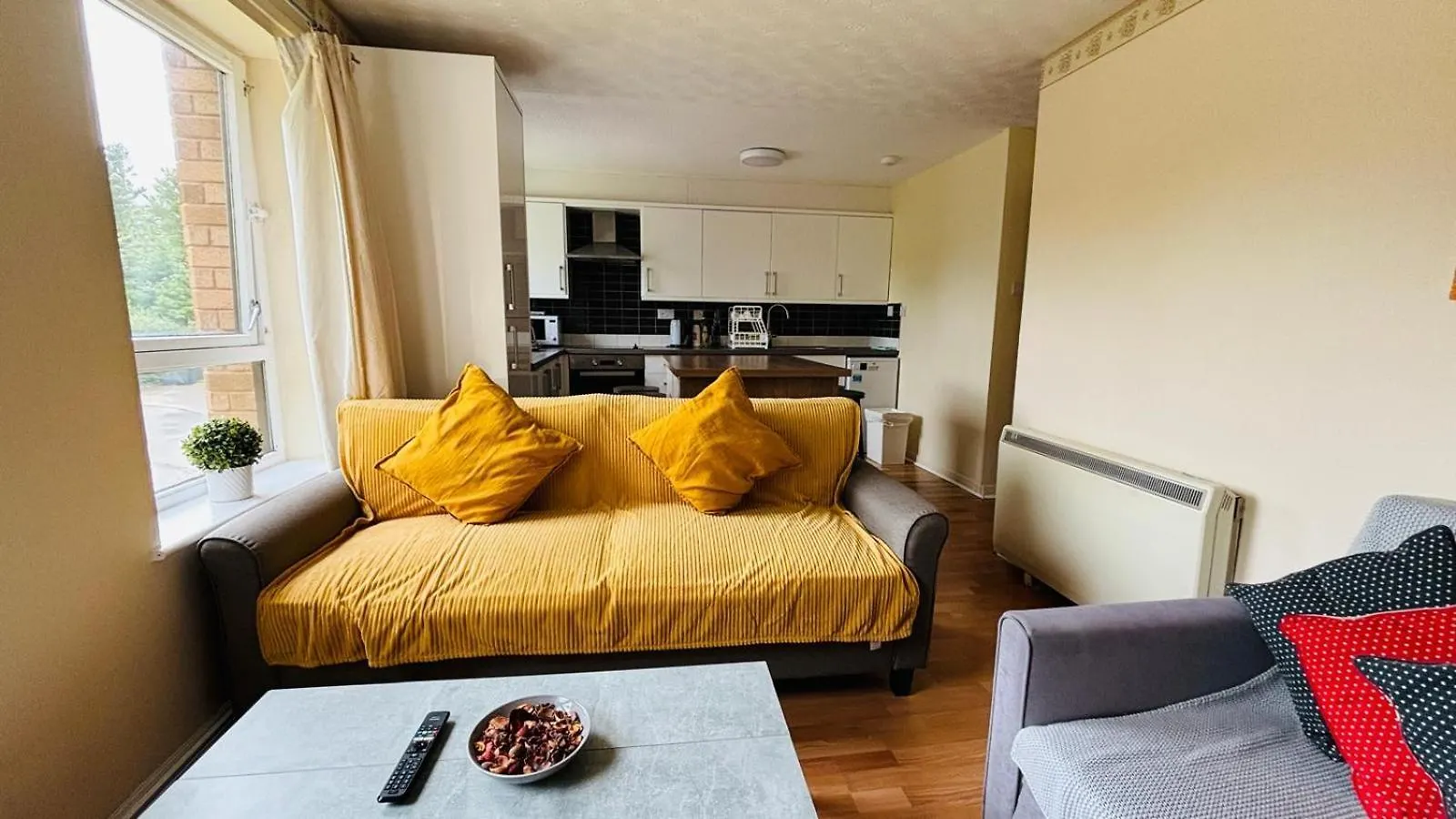 Edinburgh Two Bedrooms Apartment With Free Parking