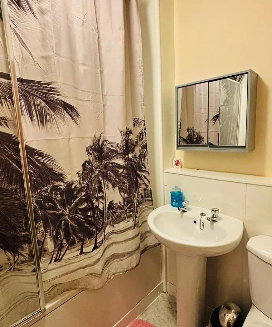 Edinburgh Two Bedrooms Apartment With Free Parking