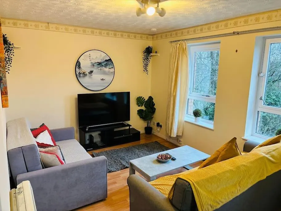 Edinburgh Two Bedrooms Apartment With Free Parking