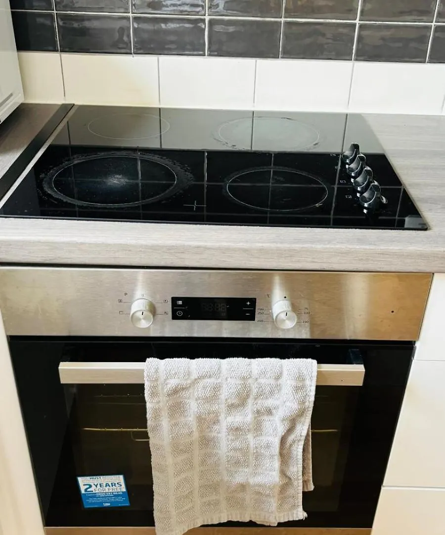 Edinburgh Two Bedrooms Apartment With Free Parking