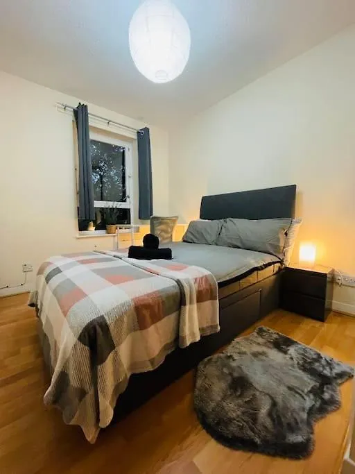 Edinburgh Two Bedrooms Apartment With Free Parking